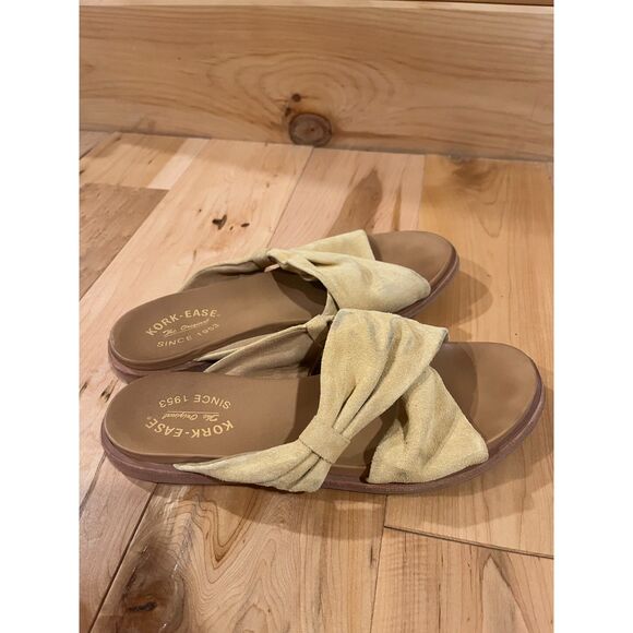 Cute Vintage Sandals - Picture 1 of 4